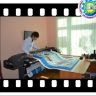 За станком работает студент специальности ВТ